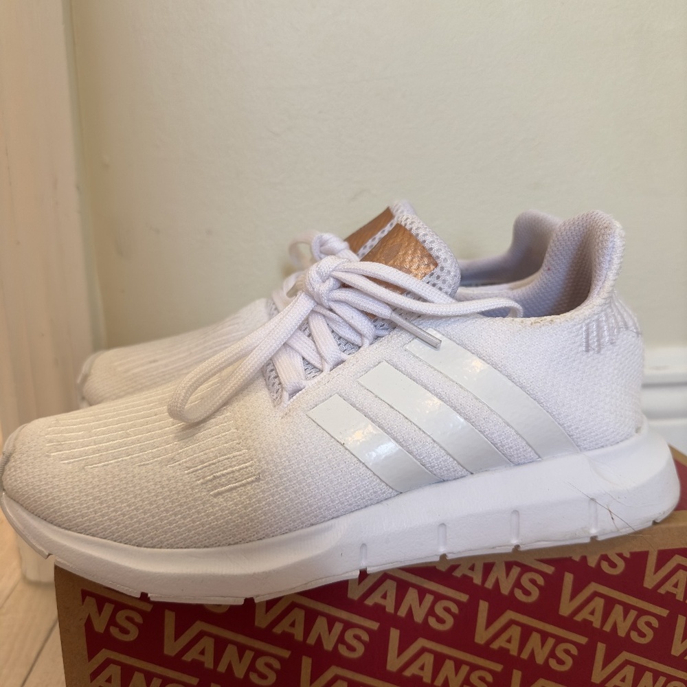 Size 5.5 white athletic shoe
